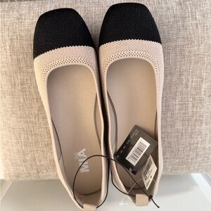 MIA Women's Black and Cream Flats
